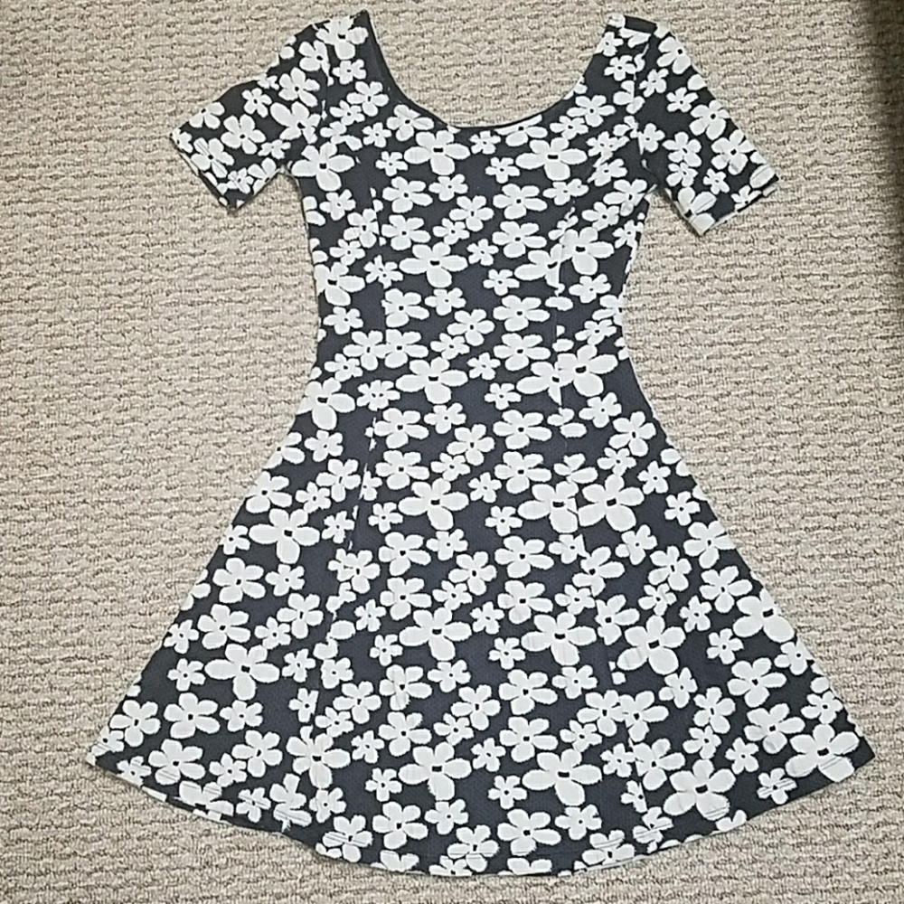 NEW H&M Blue Daisy Dress 4